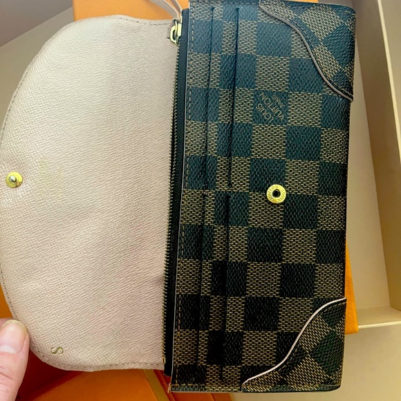 Authentic Louis Vuitton Caissa Wallet - Picture 9 of 13